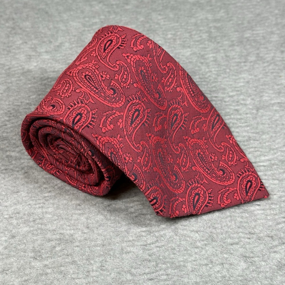 Vintage Golden Clasp by Prince Consort Wide Tie Red Paisley Polyester 59x4.25"
